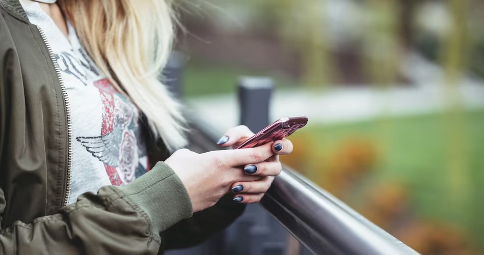 मोबाइल से पेमेंट्स 200 लाख करोड़ रुपये तक पहुंची, UPI ट्रांजैक्शंस बढ़ने का असर